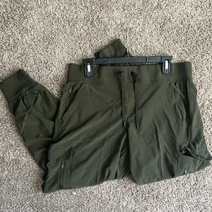 target all in motion olive green tapered cargo pants Large